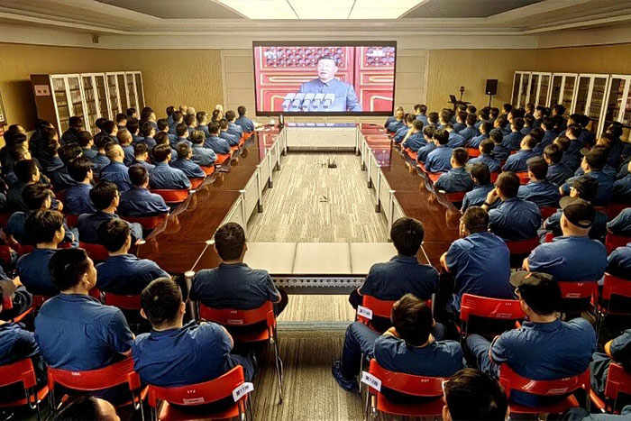 铭记历史 实业报国 | 菠菜担保平台股份全员集中观看九三阅兵仪式